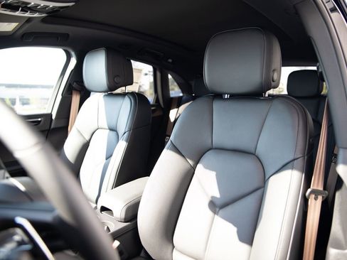 New 2026 Porsche Macan image 5