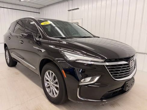 Used 2023 Buick Enclave Essence AWD/4WD image 2