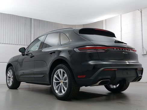 Certified 2026 Porsche Macan image 3