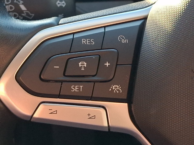 Used 2025 Volkswagen Jetta SE FWD image 21