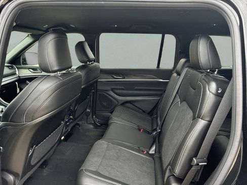 New 2026 Jeep Grand Cherokee L 4WD image 37
