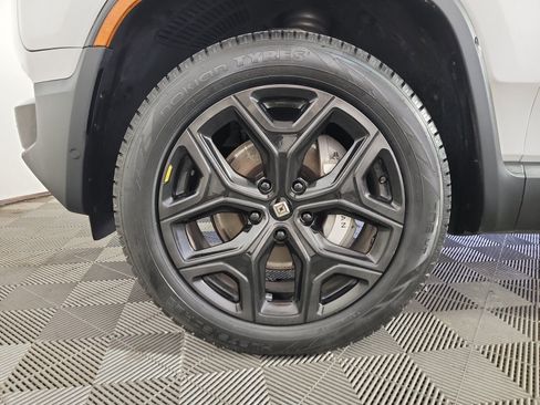 Used 2024 Rivian R1S Adventure AWD/4WD image 9