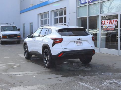 New 2026 Chevrolet Trax RS w/ Sunroof Package image 8
