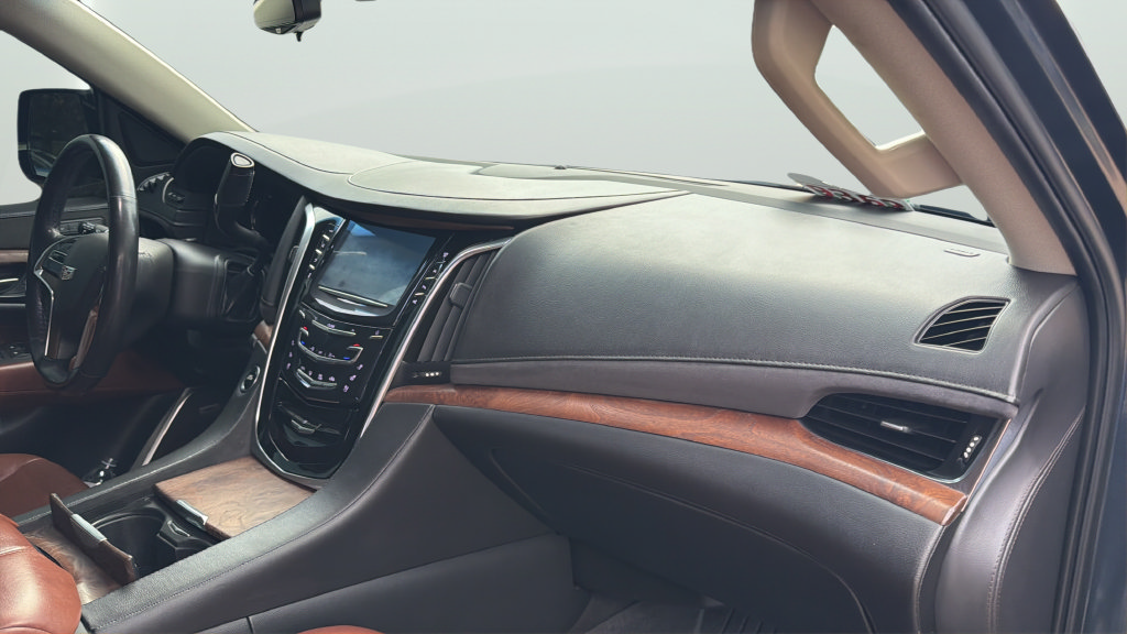 Used 2019 Cadillac Escalade Luxury RWD image 28