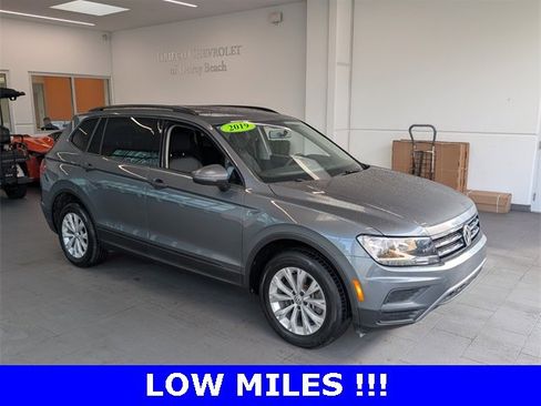 Used 2019 Volkswagen Tiguan S image 2