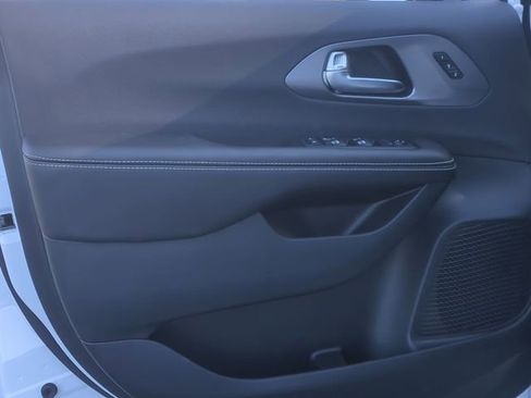 New 2026 Chrysler Pacifica Select w/ S Appearance Package image 30