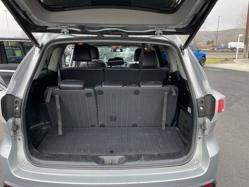 Used 2016 Toyota Highlander XLE image 11