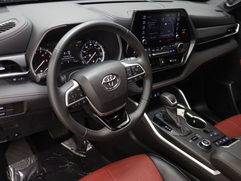 Used 2022 Toyota Highlander XSE AWD/4WD image 6