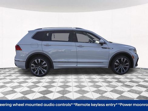 Certified 2022 Volkswagen Tiguan SEL R-Line image 11