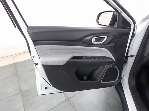 New 2026 Jeep Compass Latitude image 7