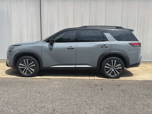Used 2022 Nissan Pathfinder Platinum w/ Cargo Package FWD image 5