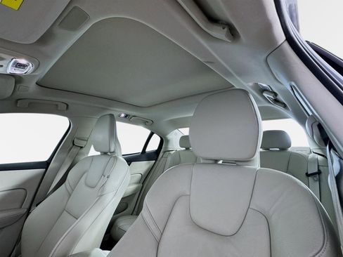 Used 2021 Volvo S60 T5 Momentum w/ Protection Package Premier image 15