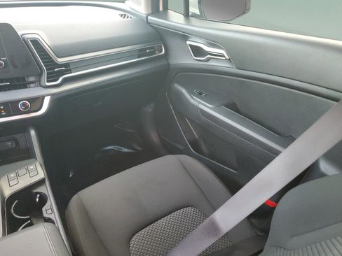 Certified 2025 Kia Sportage LX AWD/4WD image 12