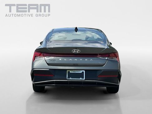 Used 2025 Hyundai Elantra SEL FWD image 6
