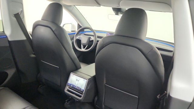 Used 2026 Tesla Model Y 2WD image 37