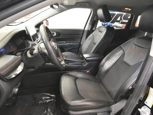 Used 2022 Jeep Compass Trailhawk AWD/4WD image 13