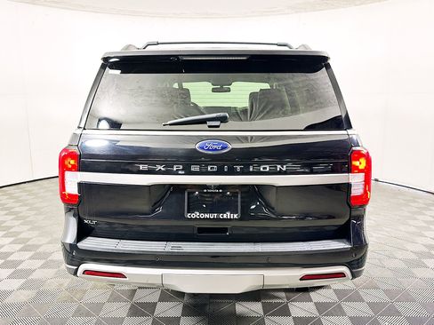 Used 2024 Ford Expedition XLT image 4