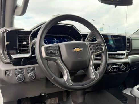 Used 2023 Chevrolet Silverado 1500 LT AWD/4WD image 16
