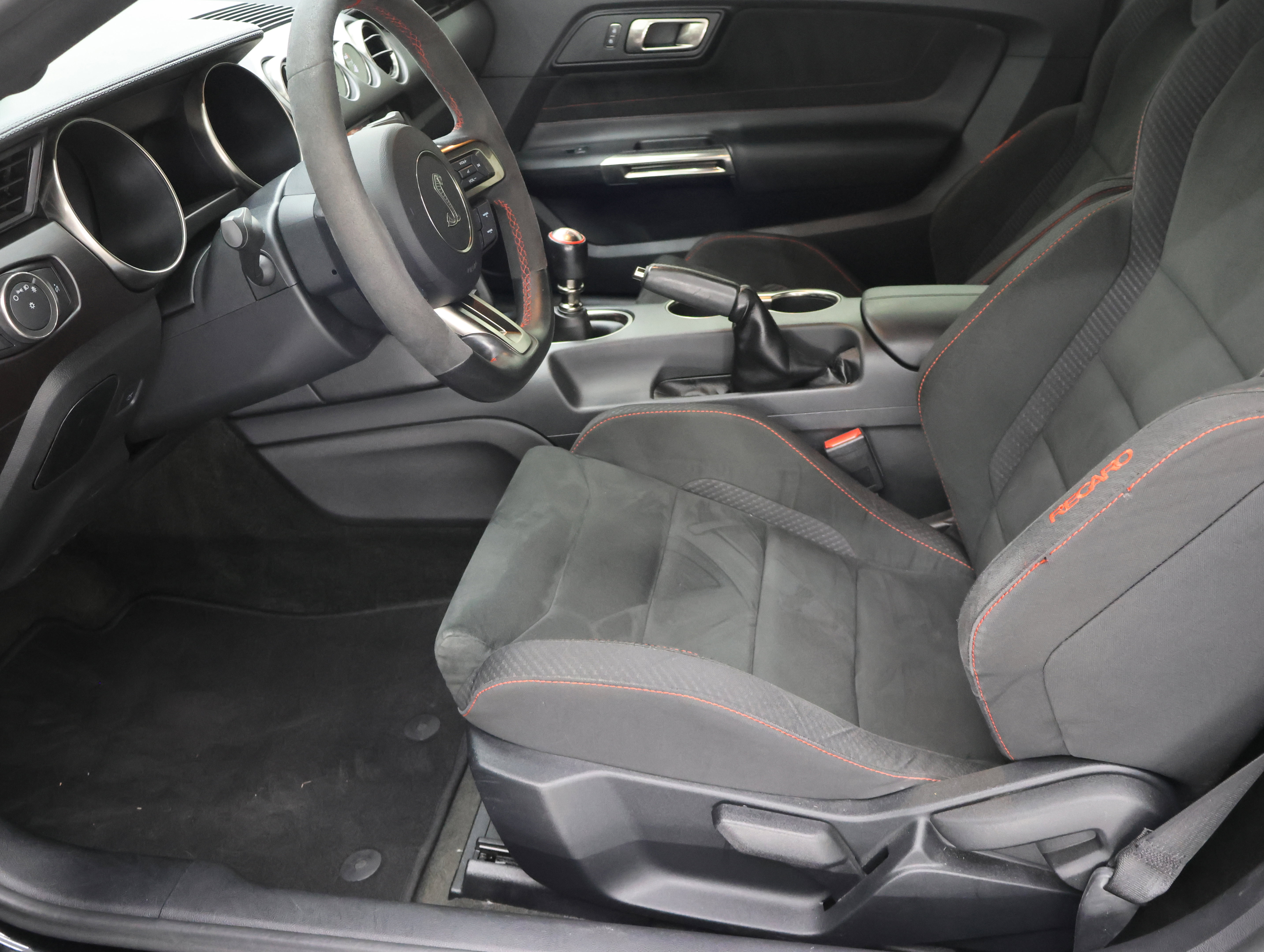 Used 2016 Ford Mustang Shelby GT350R w/ GT350R Equipment Group 920A RWD image 8
