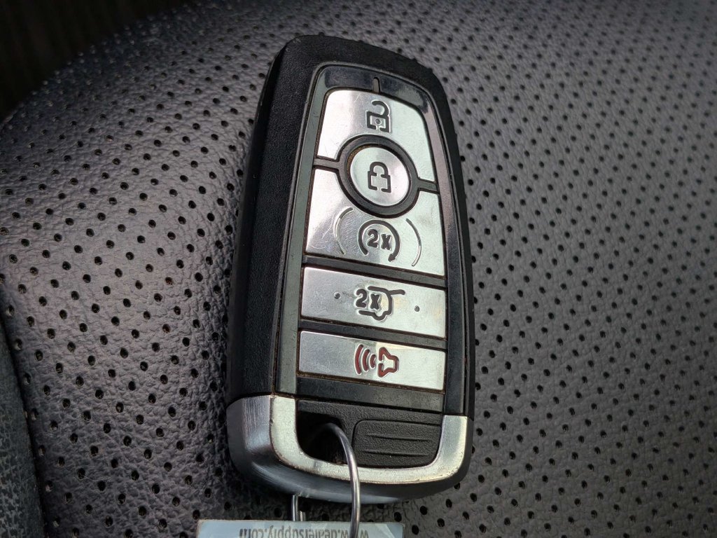 Used 2022 Ford Escape SEL FWD image 32