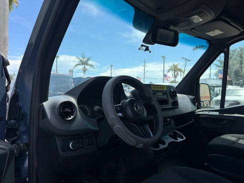 Used 2019 Mercedes-Benz Sprinter 170 image 12