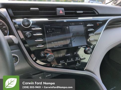 Used 2018 Toyota Camry XLE FWD image 16