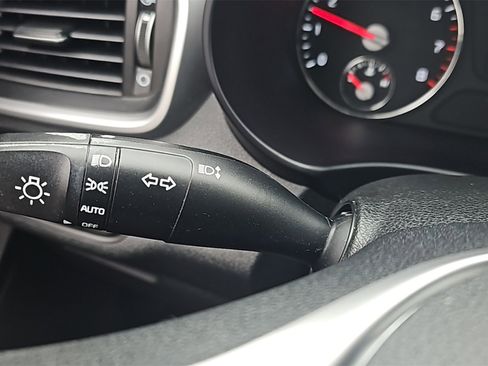 Used 2019 Kia Sorento L image 13