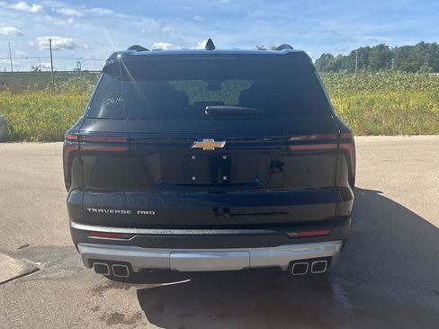 Used 2026 Chevrolet Traverse LT AWD/4WD image 4