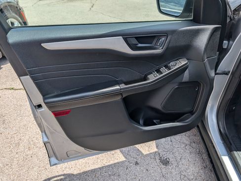 Used 2022 Ford Escape SE w/ Convenience Package FWD image 11