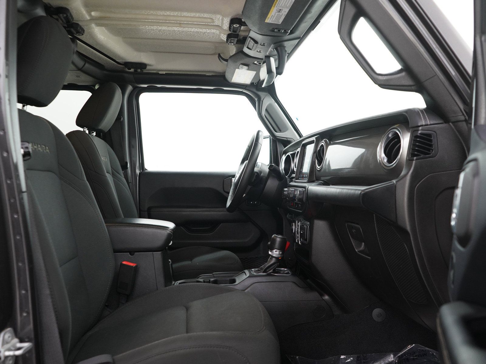 Used 2019 Jeep Wrangler Unlimited Sahara w/ Uconnect 4C Nav & Sound Group AWD/4WD image 12