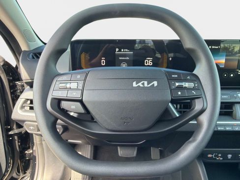 New 2026 Kia K4 FWD image 25