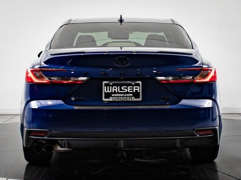 Used 2025 Toyota Camry SE image 7