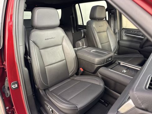 Used 2024 GMC Yukon XL Denali AWD/4WD image 25