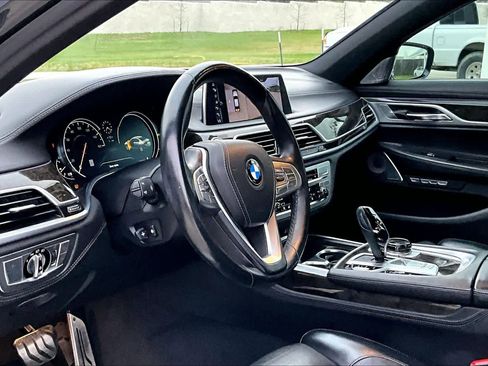Used 2017 BMW 750i image 15
