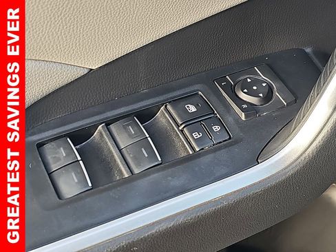 Used 2022 Toyota RAV4 XLE image 29