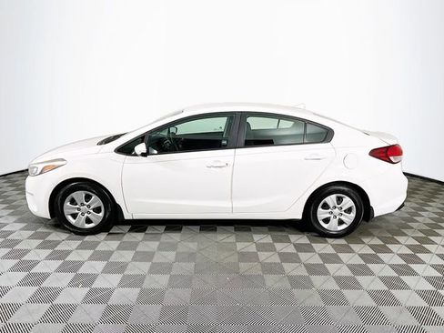 Used 2017 Kia Forte LX FWD image 5