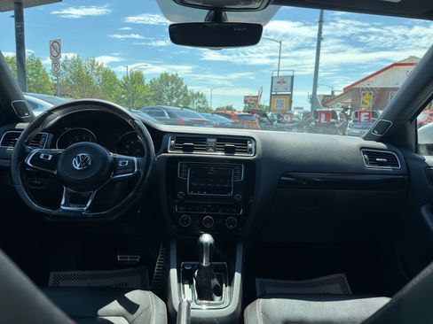 Used 2017 Volkswagen Jetta GLI FWD image 21