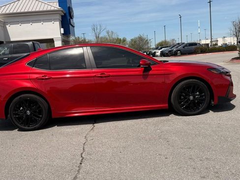 Used 2025 Toyota Camry SE image 8