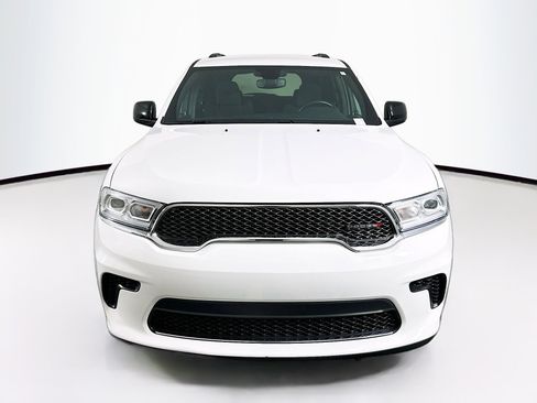 Used 2024 Dodge Durango SXT image 2