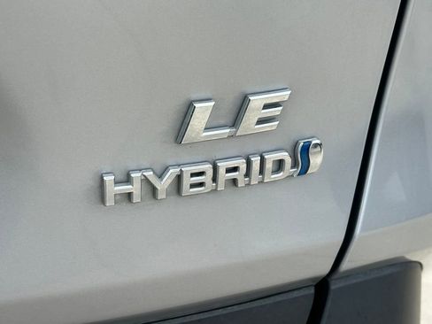 Certified 2022 Toyota RAV4 LE AWD/4WD image 13