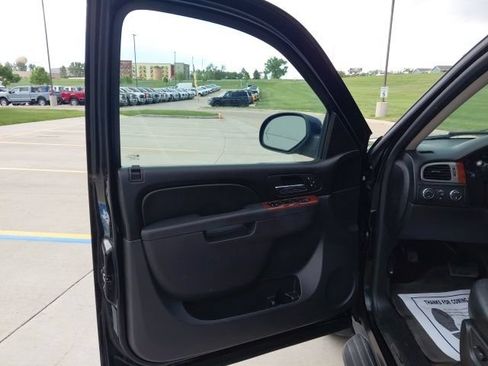 Used 2012 Chevrolet Suburban LT w/ Luxury Package AWD/4WD image 14