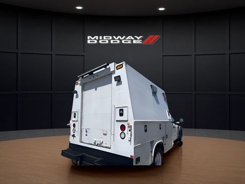 Used 2017 Ford F550 2WD Regular Cab Super Duty image 6