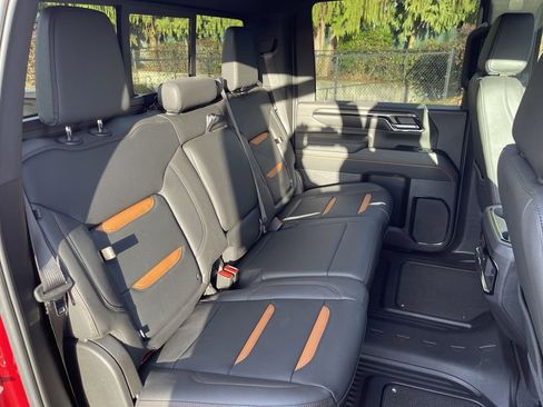 Used 2025 GMC Sierra 2500 AT4 w/ AT4 Premium Plus Package image 28