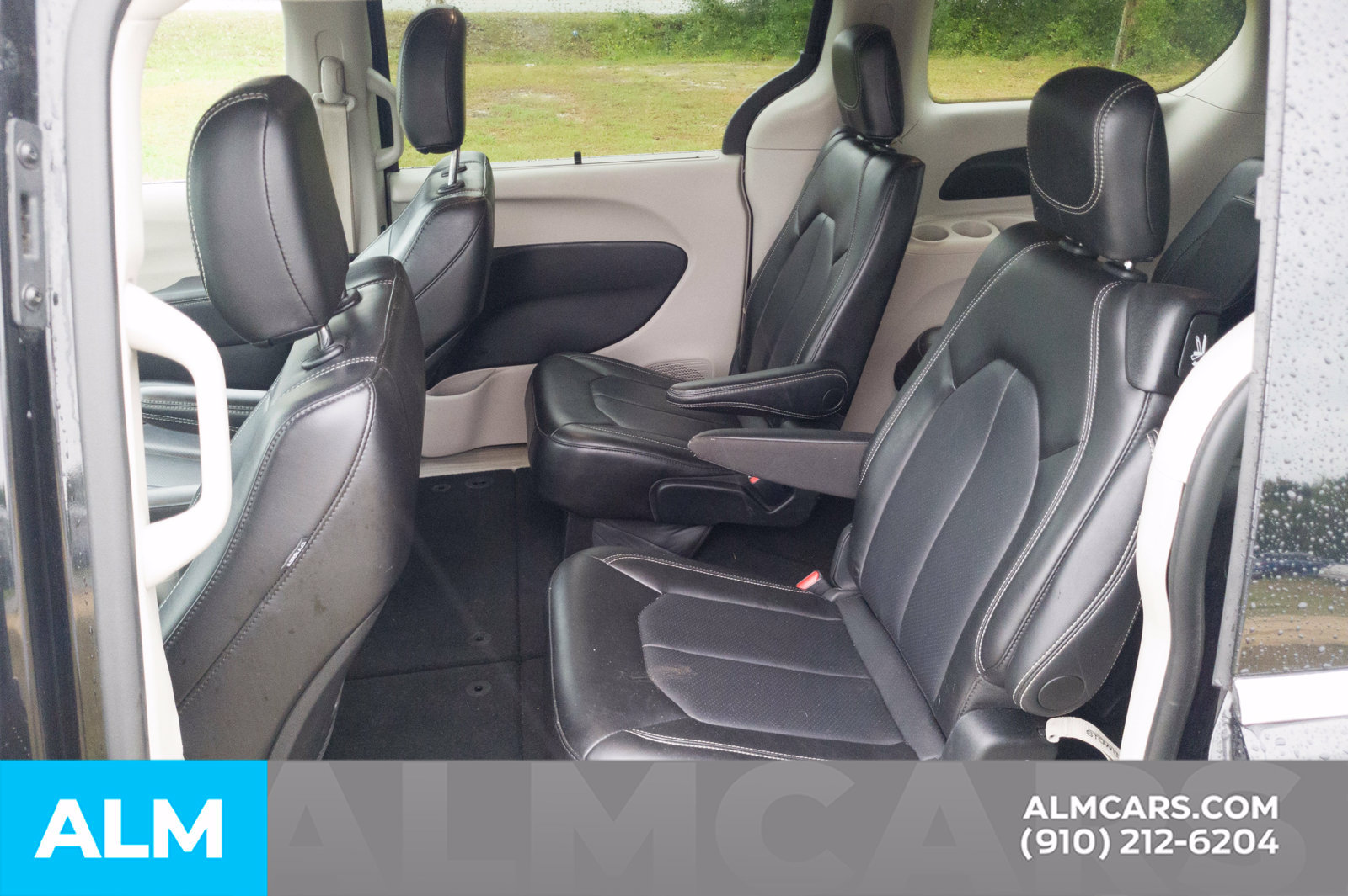 Used 2023 Chrysler Pacifica Touring-L FWD image 8