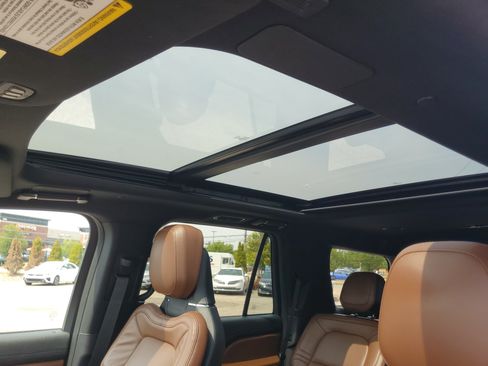Used 2023 Lincoln Navigator Reserve AWD/4WD image 11