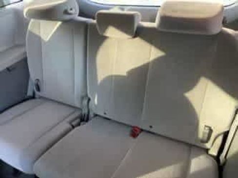 Used 2013 Toyota Sienna LE w/ Towing Pkg image 16