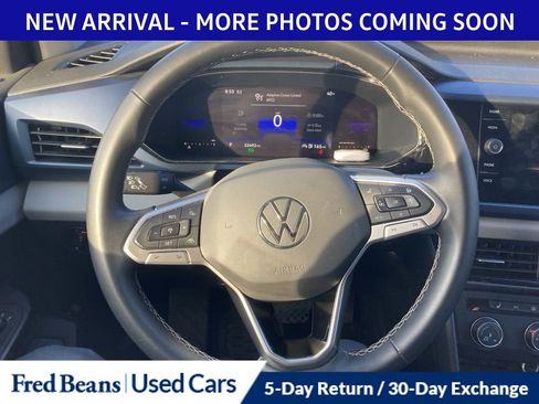 Used 2022 Volkswagen Taos SE w/ Panoramic Sunroof Package image 12