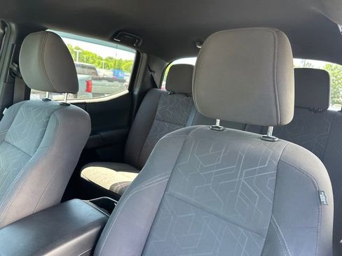 Used 2018 Toyota Tacoma TRD Sport w/ Technology Package AWD/4WD image 16