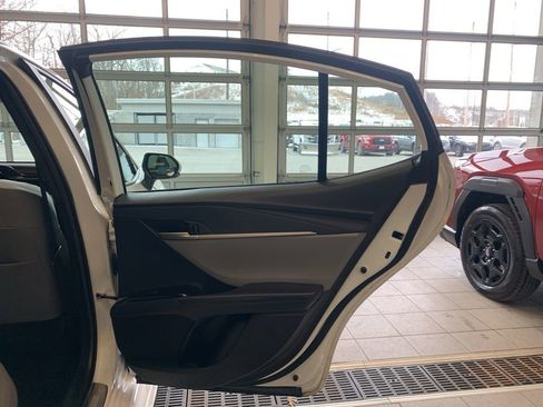 Used 2025 Toyota Camry SE image 18