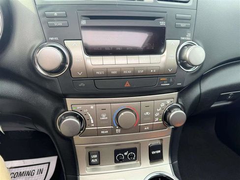 Used 2012 Toyota Highlander SE w/ Tow Pkg image 35